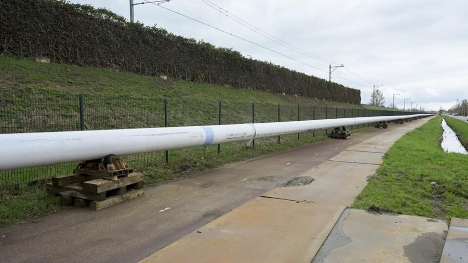 De 1,2 kilometer lange warmteleiding die via een gestuurde boring onder de Merwede door getrokken moest worden.