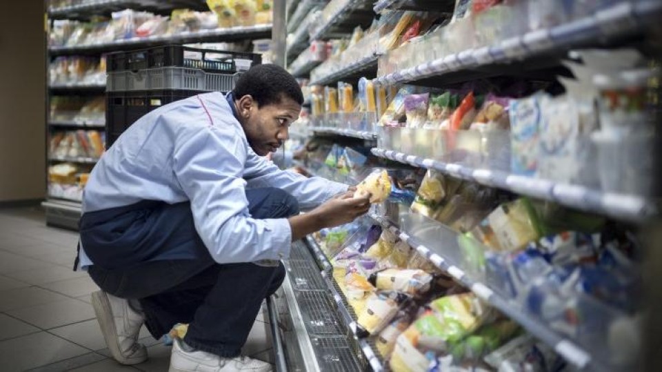 Wajonger Anthony werkt als vakkenvuller bij een supermarkt
