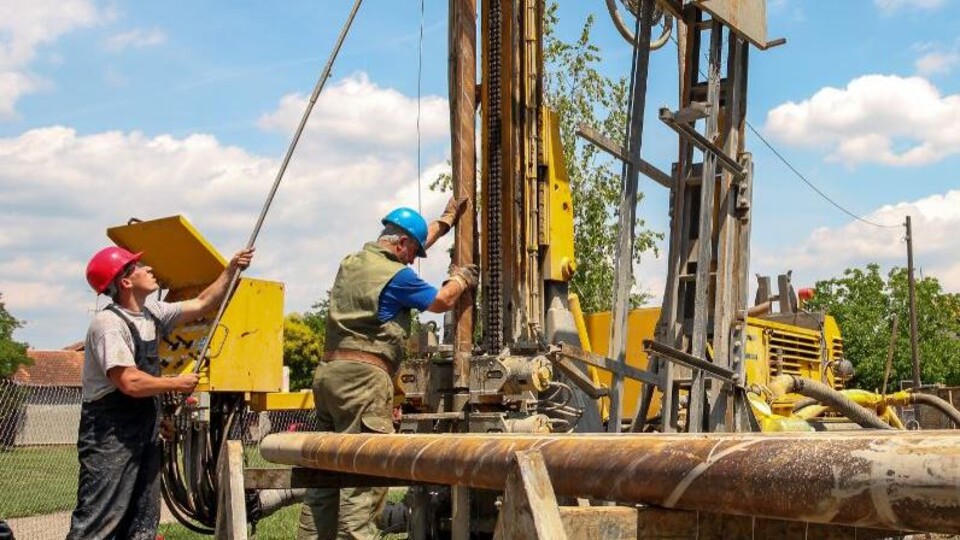 Leidingen voor geothermie worden aangelegd