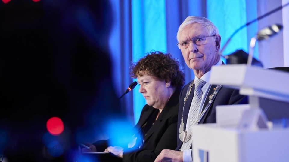 Vicevoorzitter Hans Knapp tijdens de gemeenteraadsvergadering in Noordwijk