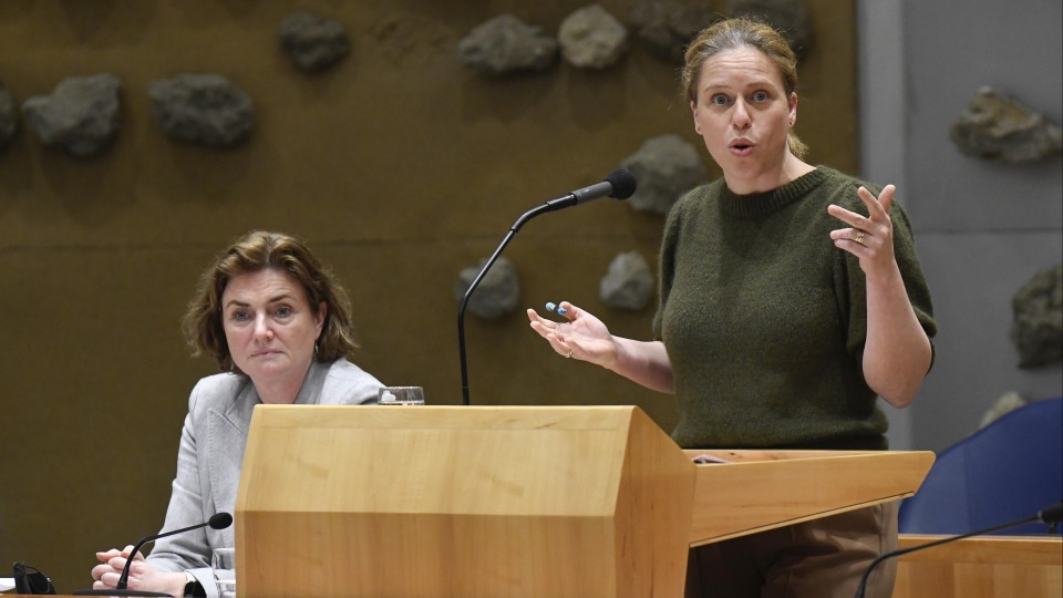 Ministers Carola Schouten en Karien van Gennip in de Tweede Kamer (22 februari 2022)