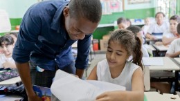 Essay: Migranten voor de klas, oplossing voor twee problemen