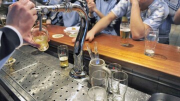 Gemeenten handhaven alcoholverbod sportkantines amper