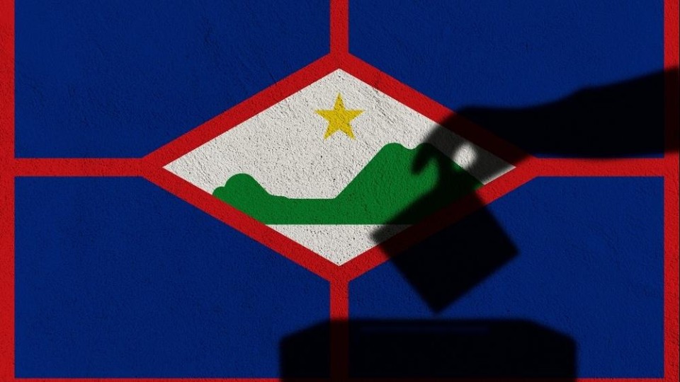 Vlag Sint Eustatius met stembus