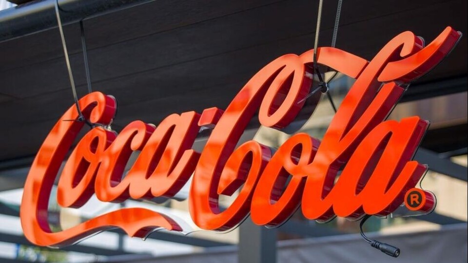 Coca Cola logo aan een gevel