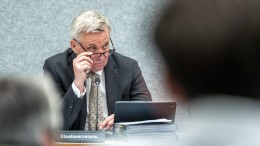 Van der Burg staat ondanks chaos achter besluiten derdelanders