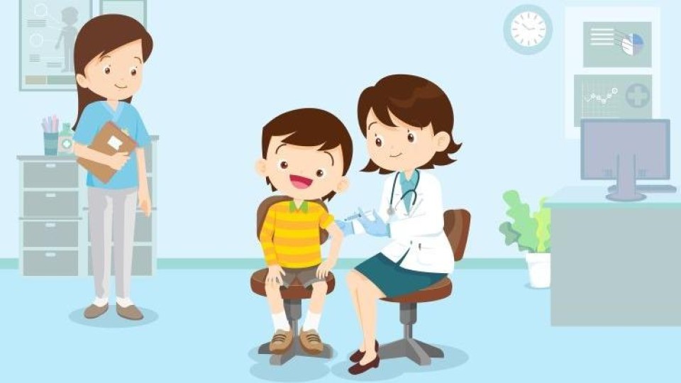 Een kind krijgt een vaccinatie