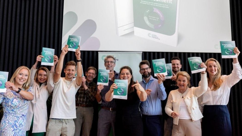 leden van de werkgroep houden het SIIA in de lucht