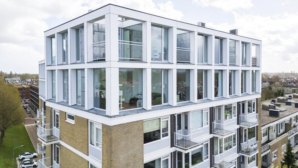 Een opgetopt appartementencomplex in Dordrecht.