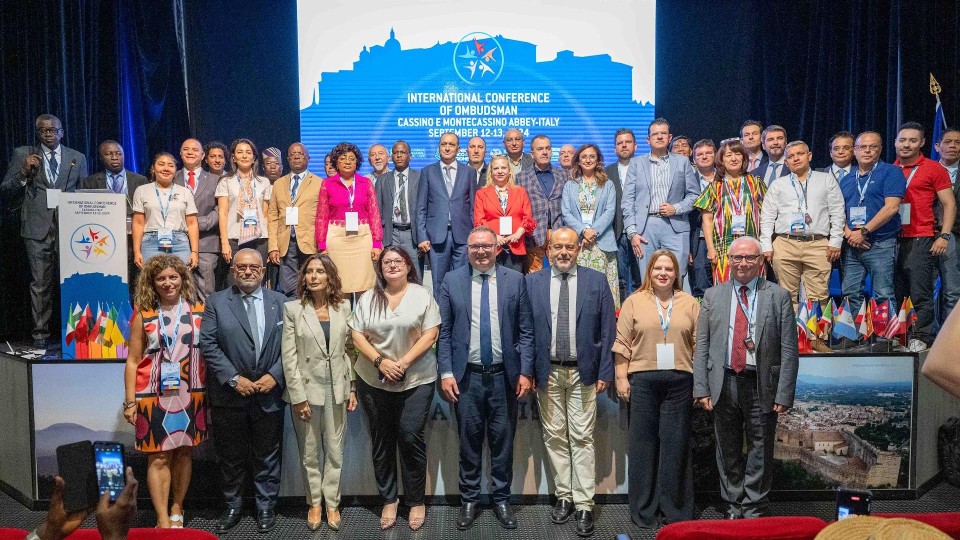 groepsfoto-internationale-conferentie-ombudsmannen