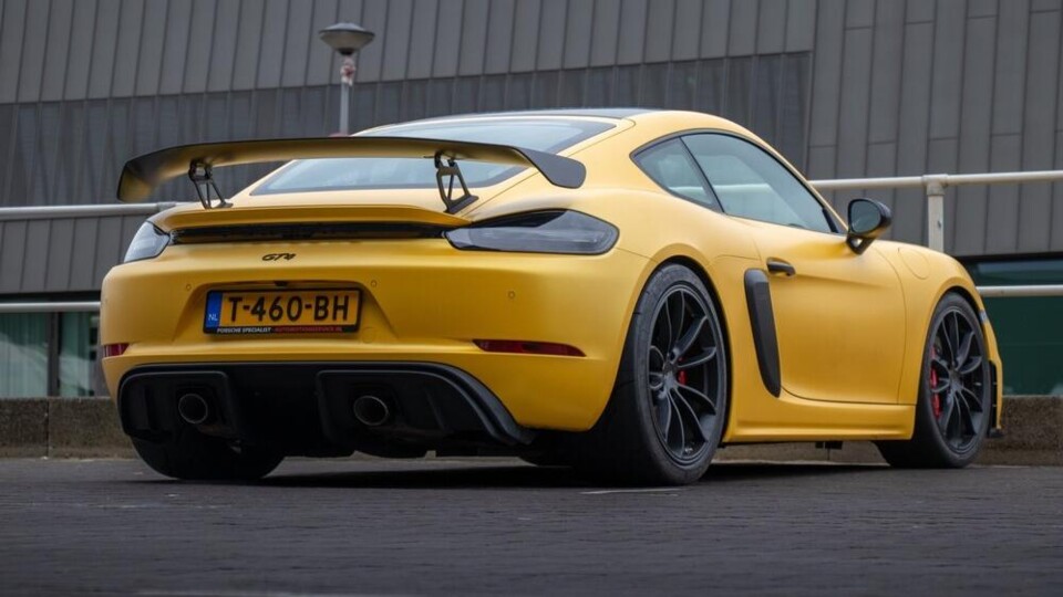 Gele Porsche 718 GT4 in Bloemendaal