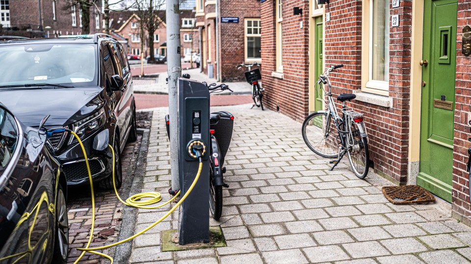 Gerenoveerde rijtjeshuizen in de Gentiaanbuurt in Amsterdam-Noord.