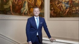 Commissaris N-Holland: politici moeten eerlijk zijn over opvang