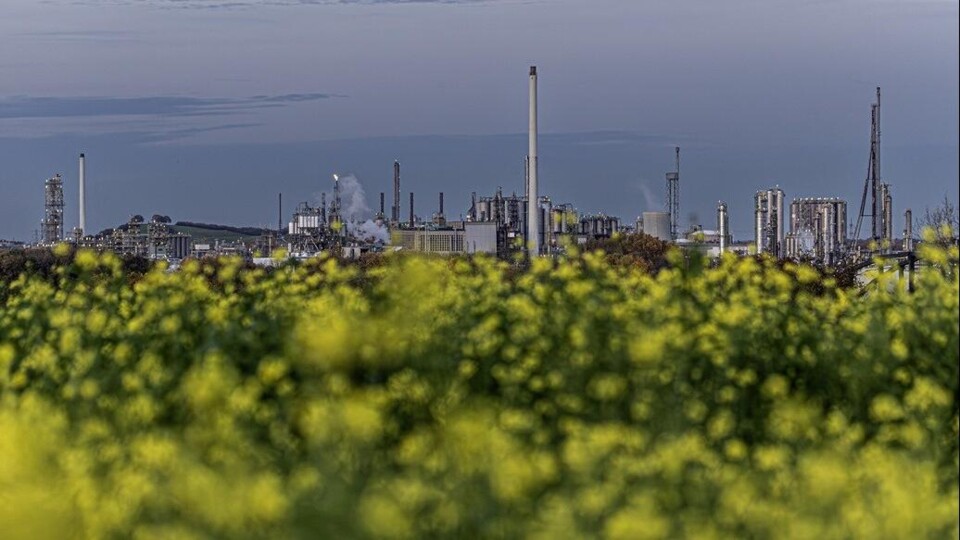 Op de achtergrond: het Limburgse chemiecluster Chemelot.