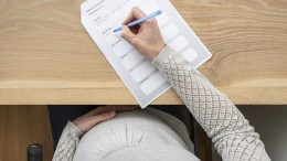 Kabinet ondanks kritisch rapport: geboortezorg AZC's wel toegankelijk