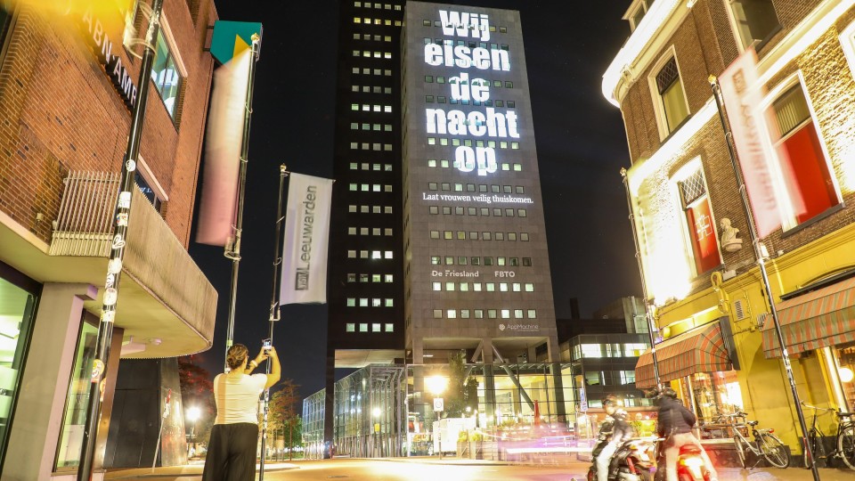 wij eisen de nacht op