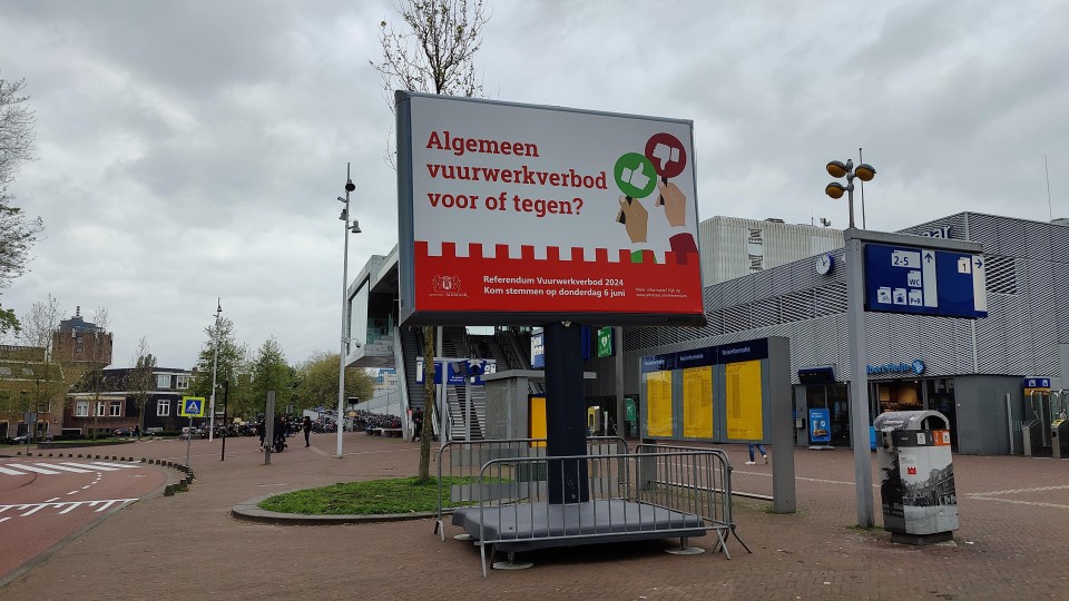 Alkmaar Station bord referendum
