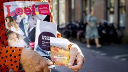 Worstelen met anti-abortusactivisten