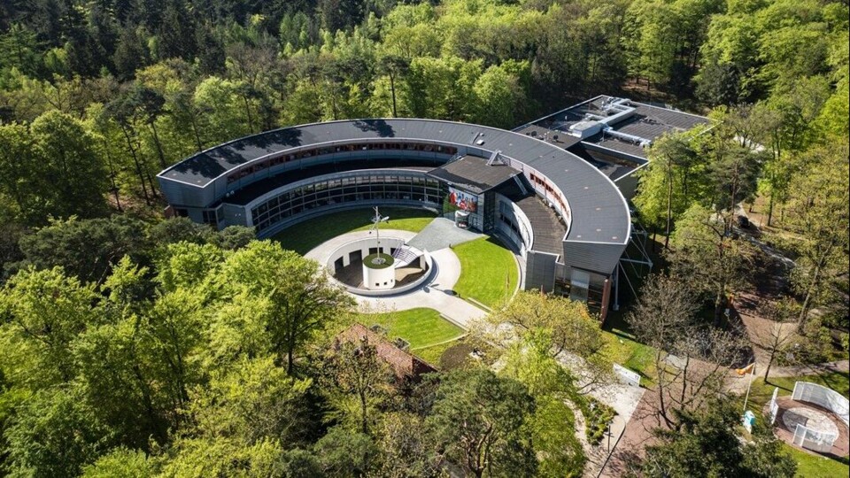 Het bondsbureau van de KNVB op de campus in de bossen van Zeist.