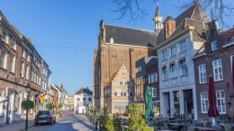 Grave gaat blijmoedig ten onder