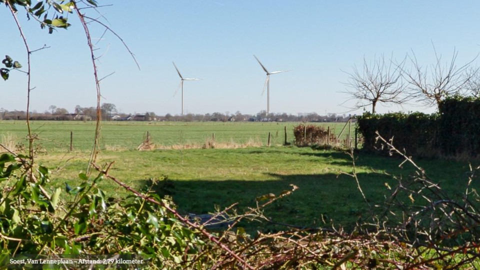 Bij Amersfoort gaan twee turbines geplaatst worden. Online zijn virtuele impressies te zien, zoals hier gezien vanuit Soest.