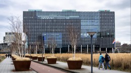 Man sticht brand in stadskantoor Leiden