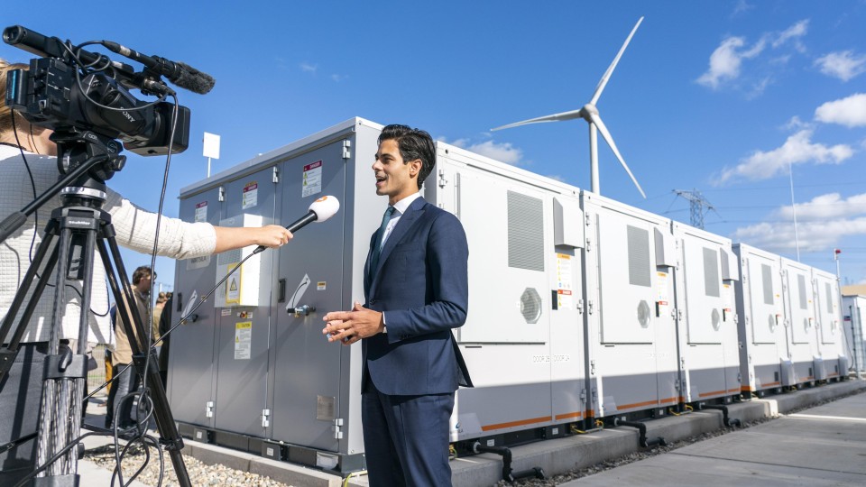 Minister Jetten opende eind vorig jaar in Lelystad de GIGA Buffalo, de grootste batterij van Nederland.