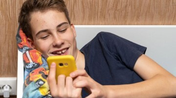 ‘Grondrechten bij minimumleeftijd sociale media in geding’