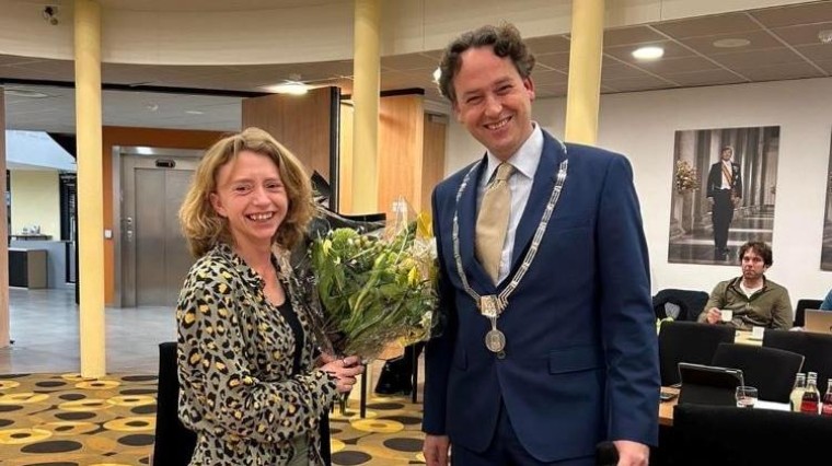 Burgemeester koopt en verkoopt probleempanden