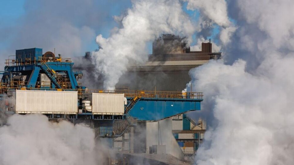 Vervuilende industrie met veel rook