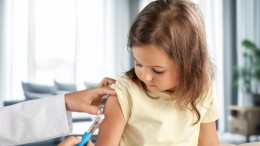 Den Haag: vaccinaties door verloskundigen en op school