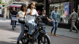 Houten gaat experimenteren met maximumsnelheid op fietspaden