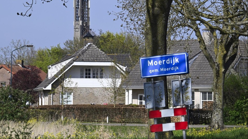 Het dorp Moerdijk in de Brabantse gemeente Moerdijk.