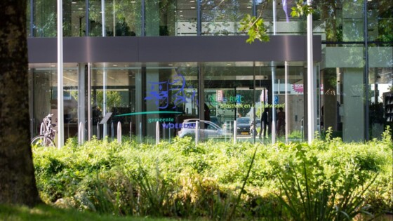 Gemeente Woerden onder vuur om AI-foto’s voor Koeiemart
