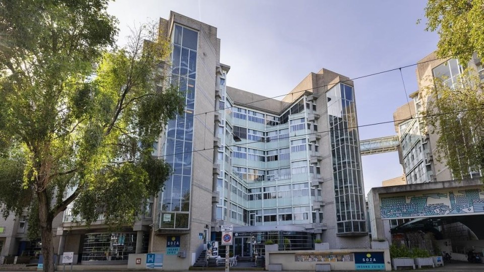 Het voormalige gebouw van het ministerie van Sociale Zaken in Den Haag