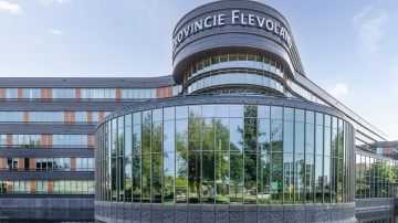 Fractievoorzitter 50PLUS slaat om zich heen