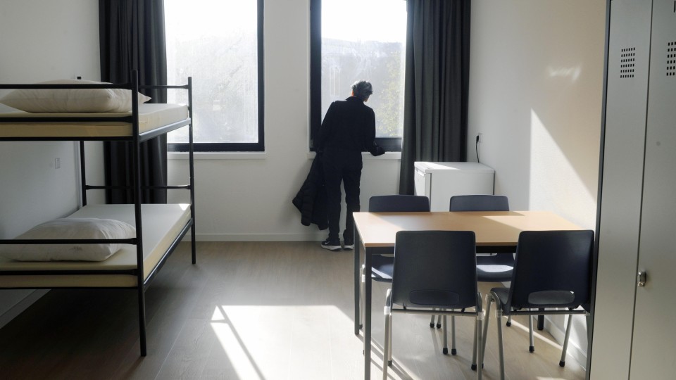 Asielopvang - kamer met lege bedden