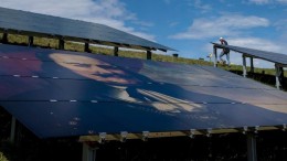 Verharde dijken kansrijk voor toepassing van zonnepanelen