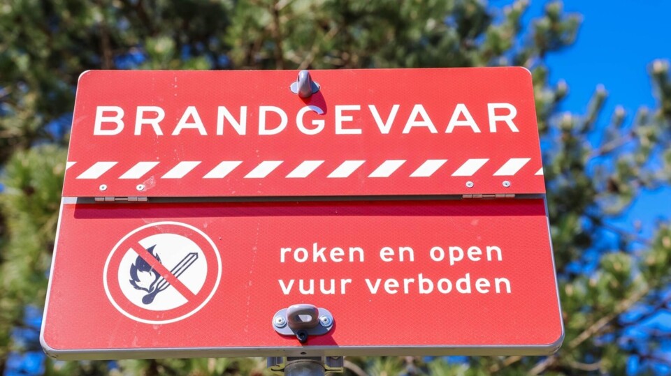 Bord waarschuwt voor natuurbranden