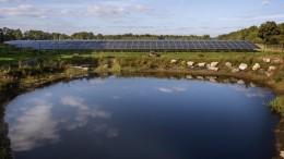 ‘Hier komt niet de zoveelste spiegelende blauwe zee’