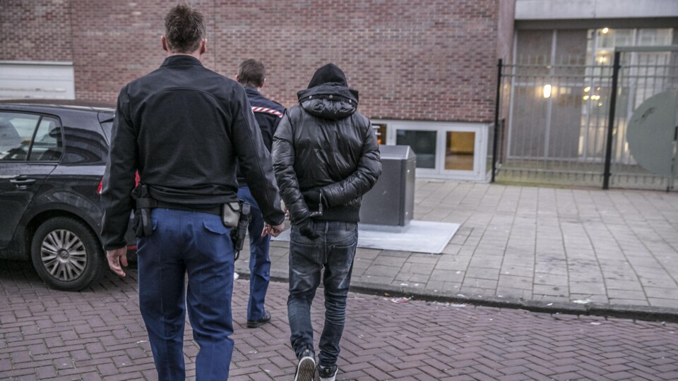 Jongere in de boeien geslagen