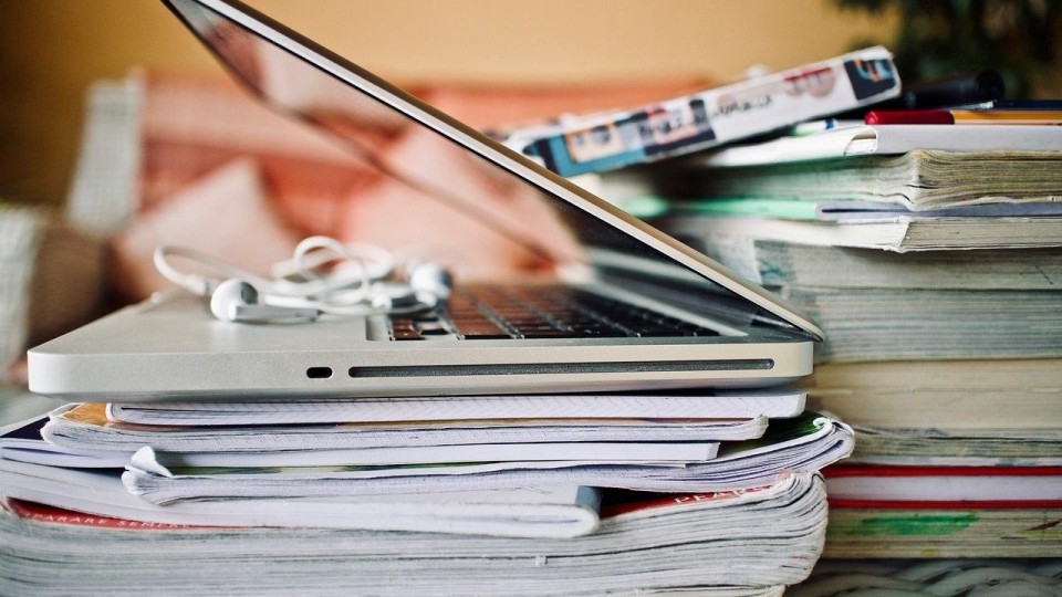 Opleiding: boeken en laptop
