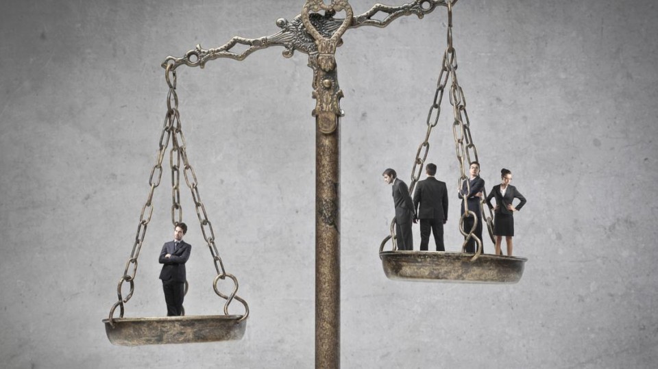 Macht op een weegschaal