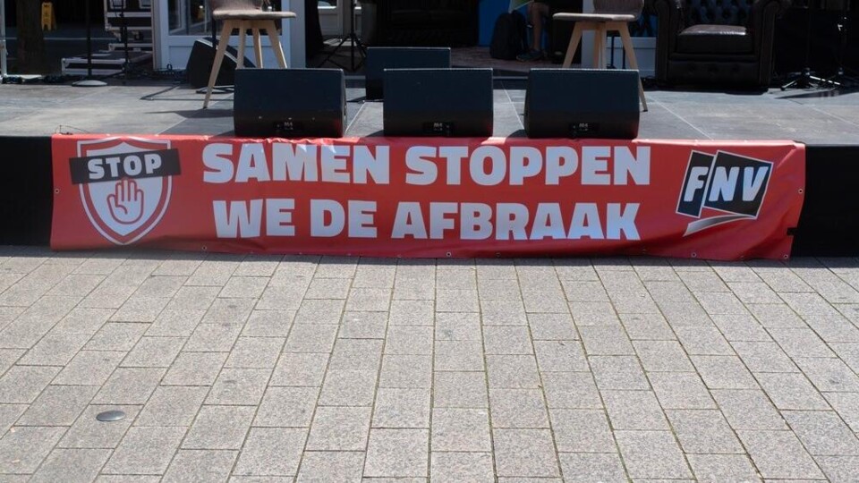 Ambtenaren gaan demonstreren tegen bezuinigingen op sociale zekerheid
