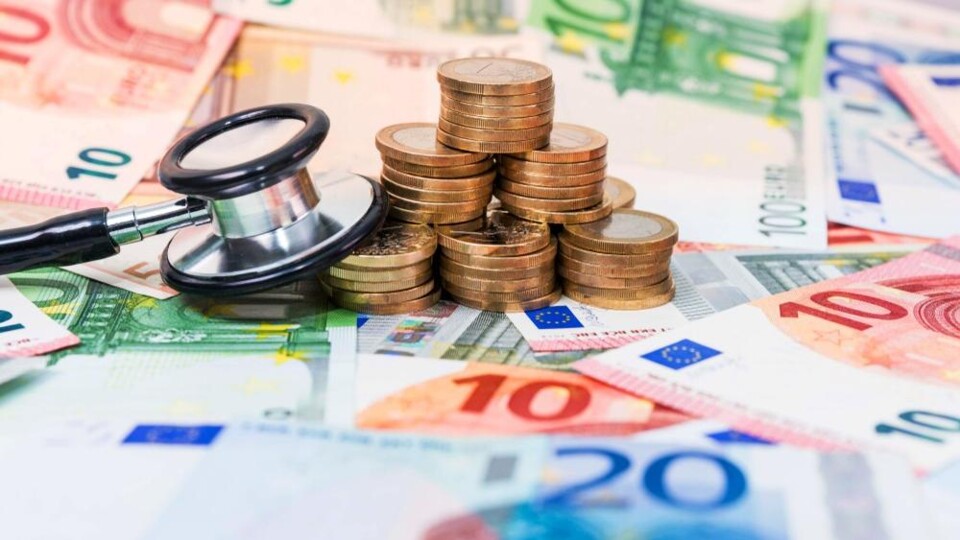 geld en stethoscoop