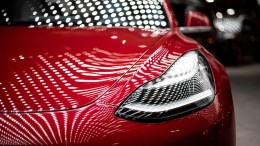 Gemeenten mogen Teslarijders straks parkeerkorting geven