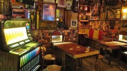 Bruine kroeg in Amsterdam beschermt met monumentale status