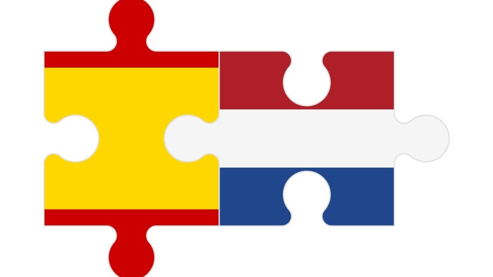 Spaanse en Nederlandse vlag