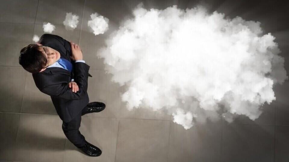 Hoofd buite de cloud