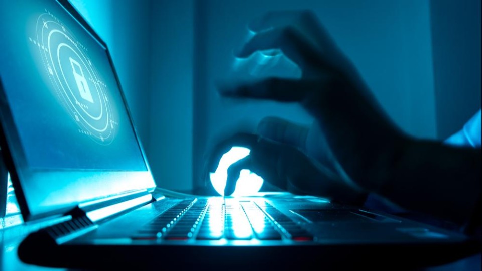 Blauw plaatje met een laptop met een slotje op het scherm